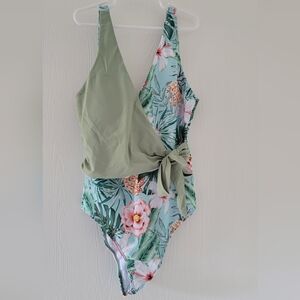 NWT Green White Tropical Palm swimsuit size S Small One Piece 1 pc Assymetric